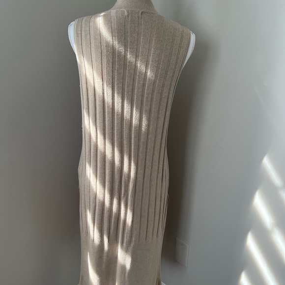 Reitmans sweater vest - Picture 2 of 5